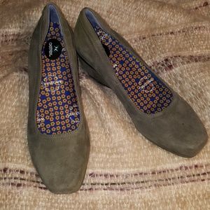 EUC Aetrex suede wedges. Size 10/EU 42